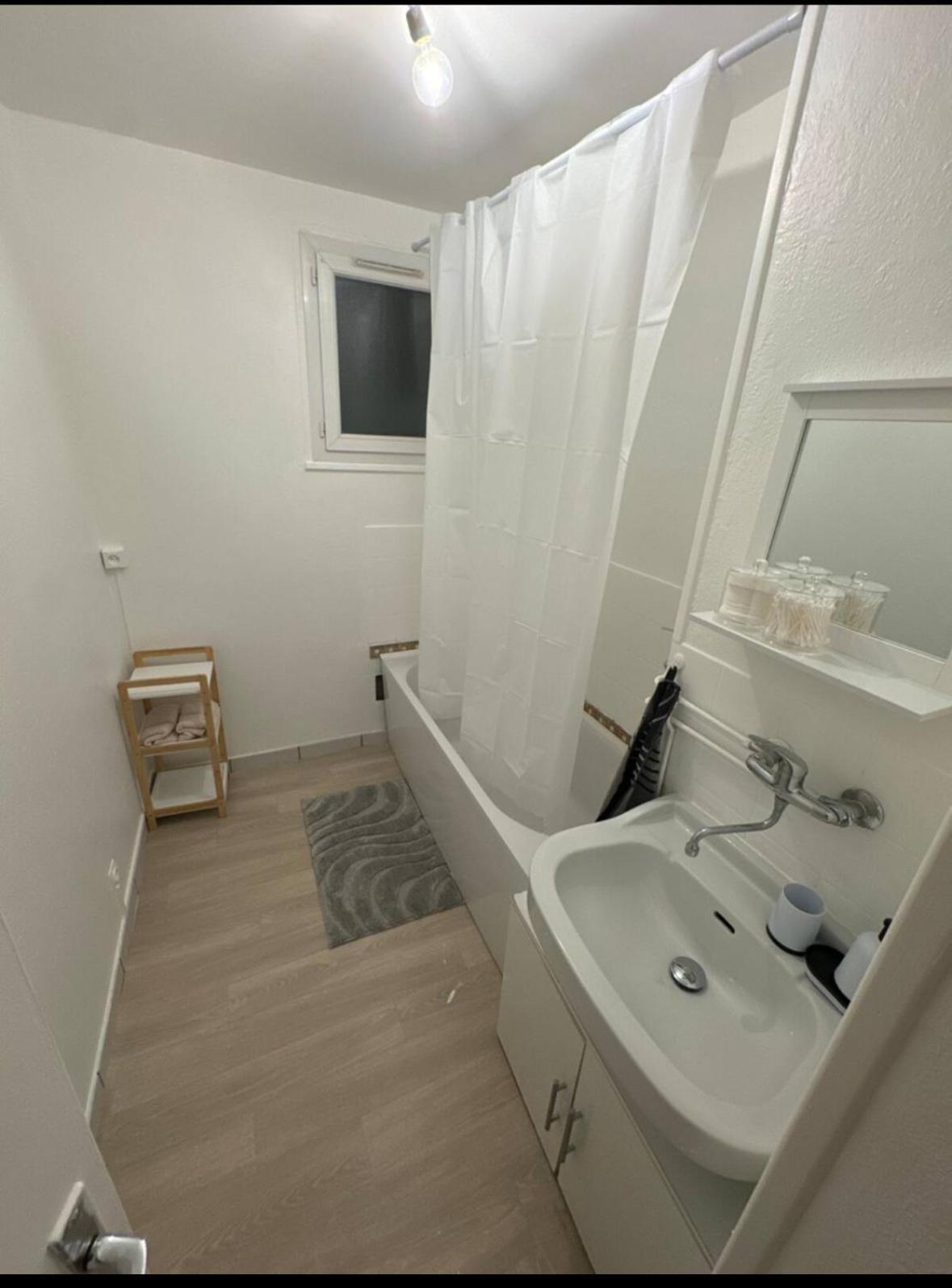 Claire Joie Apartment Бурж Екстериор снимка